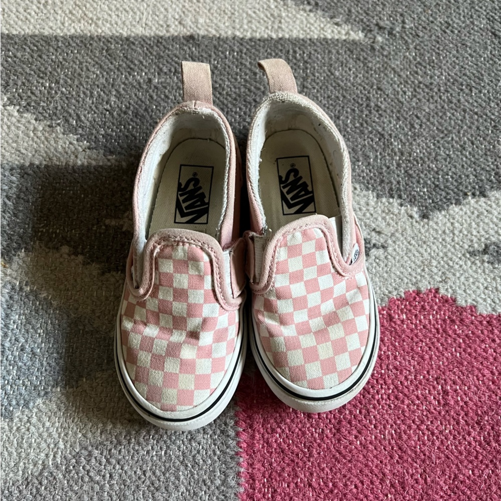 Checkered Vans pink & white size 9t